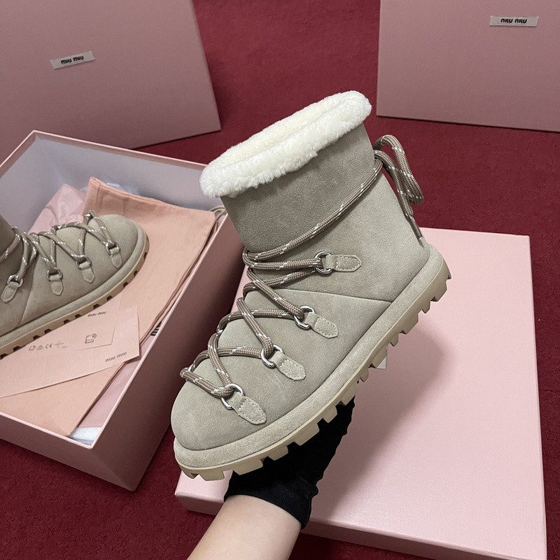 M1um1u sneaker