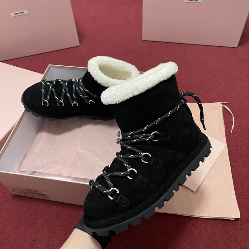 M1um1u sneaker