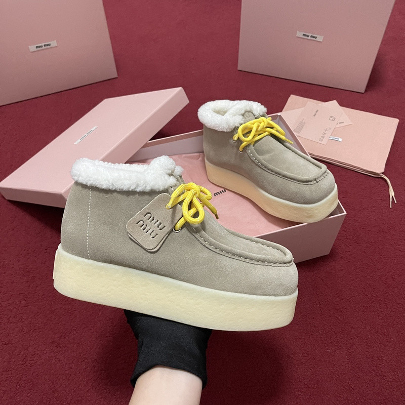 M1um1u sneaker