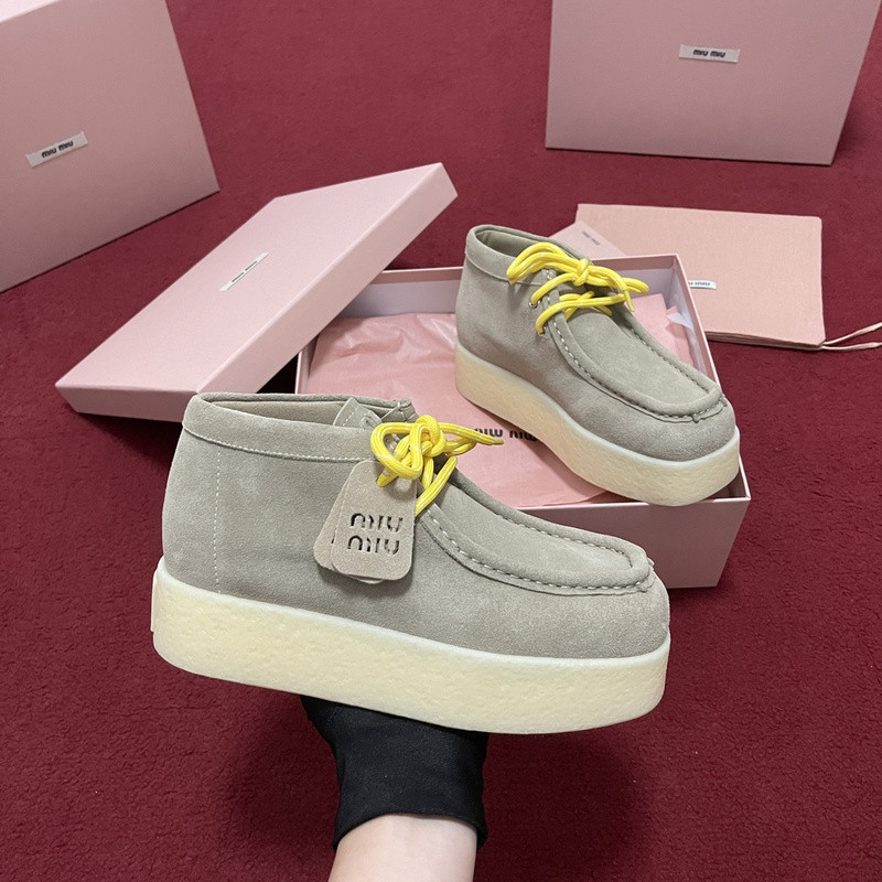 M1um1u sneaker