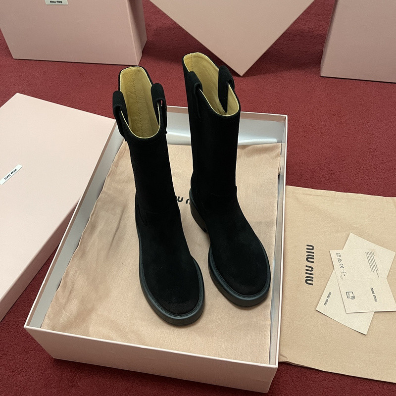 M1um1u sneaker