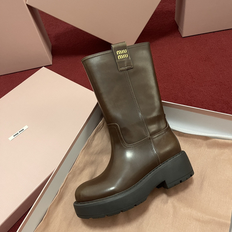 M1um1u sneaker