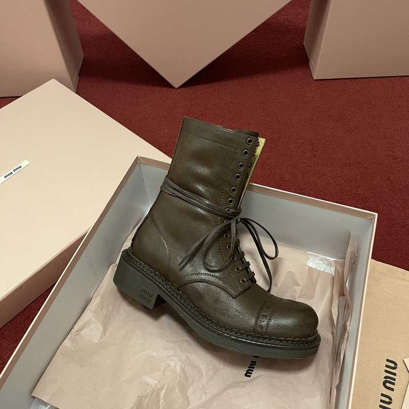 M1um1u sneaker