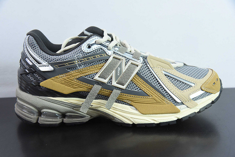 NEW BALANCE SNEAKER