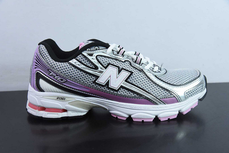 NEW BALANCE SNEAKER