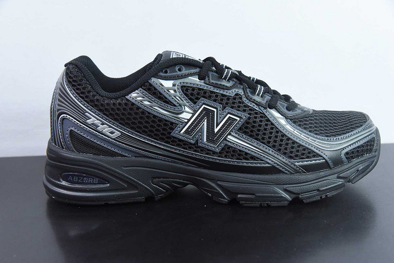 NEW BALANCE SNEAKER