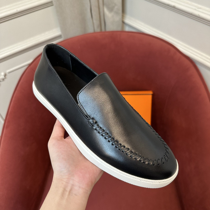 H**me5 sneaker
