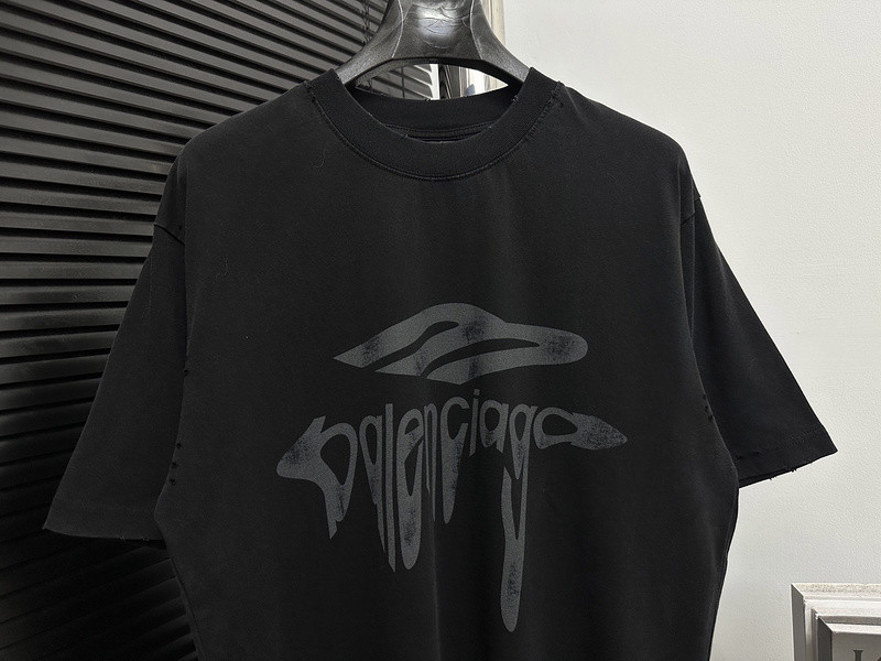 Ba1en*iaga clothes
