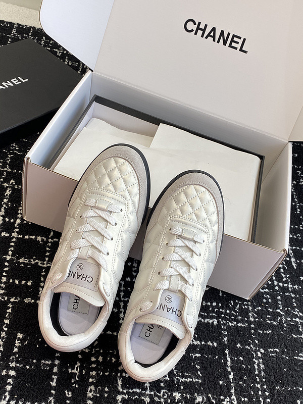 Ch**el sneaker