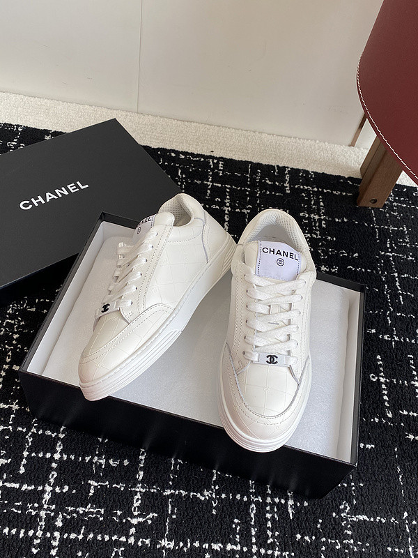 Ch**el sneaker
