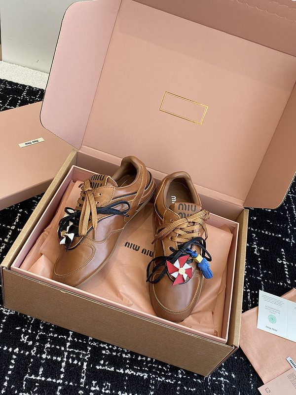 M1um1u sneaker