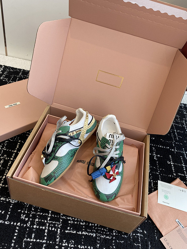 M1um1u sneaker