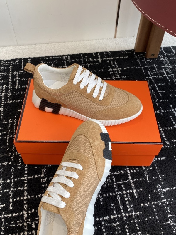 H**me5 sneaker
