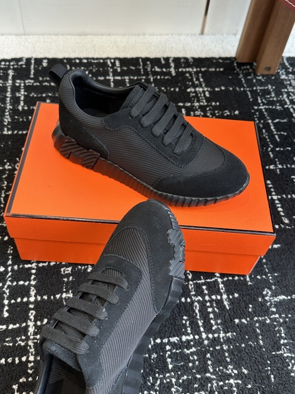H**me5 sneaker