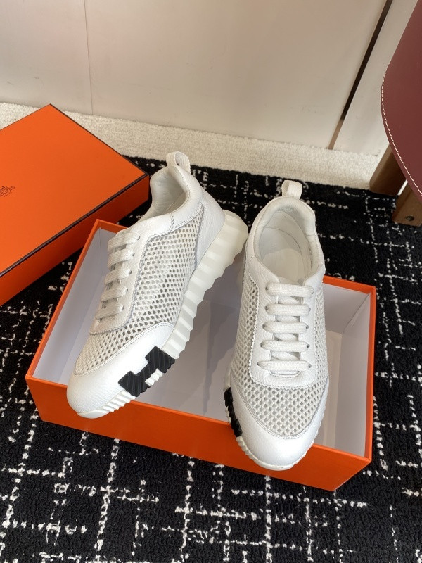 H**me5 sneaker