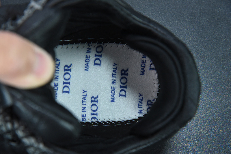 dio* sneaker