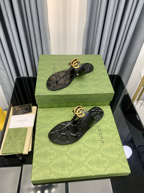 g*u*i sandals
