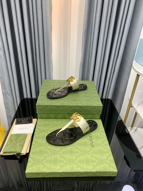 g*u*i sandals