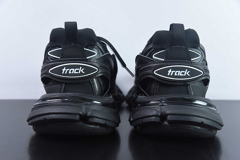bc track sneaker