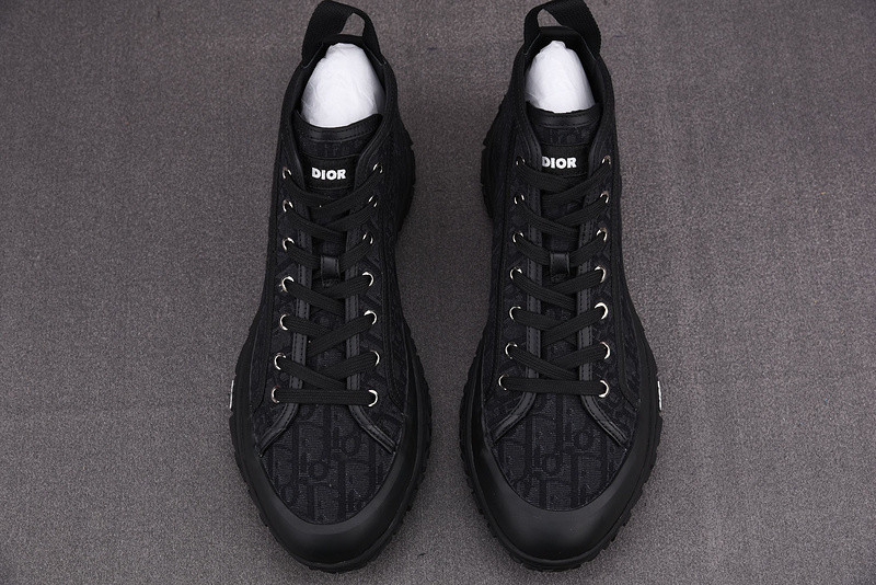 dio* sneaker