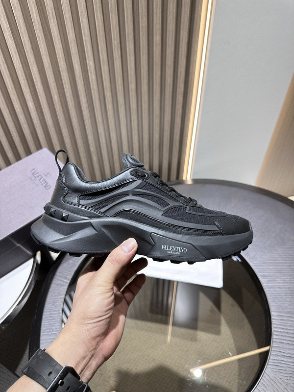 Va1e*ntin0 sneaker