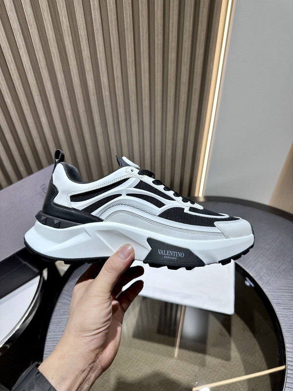 Va1e*ntin0 sneaker