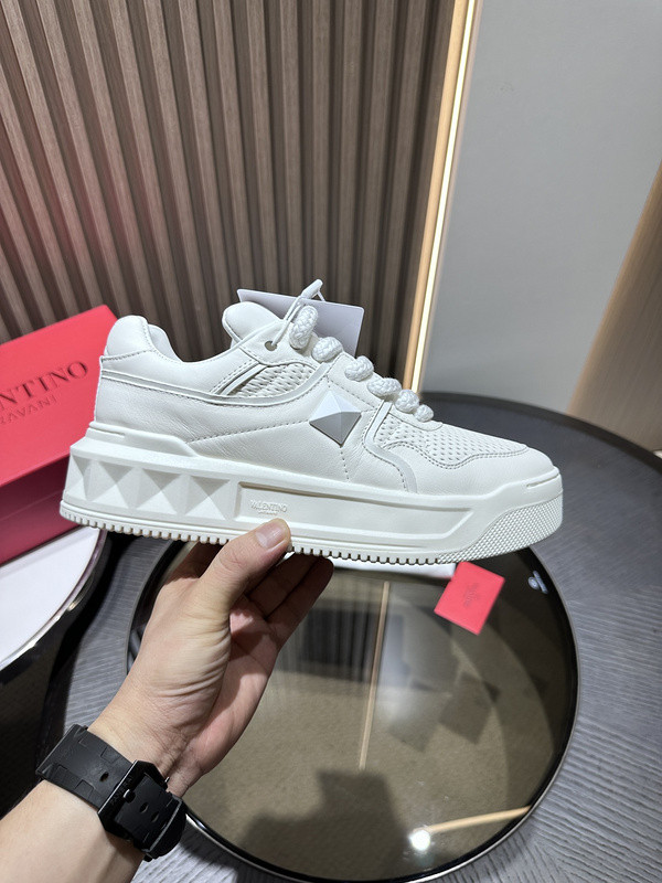 Va1e*ntin0 sneaker