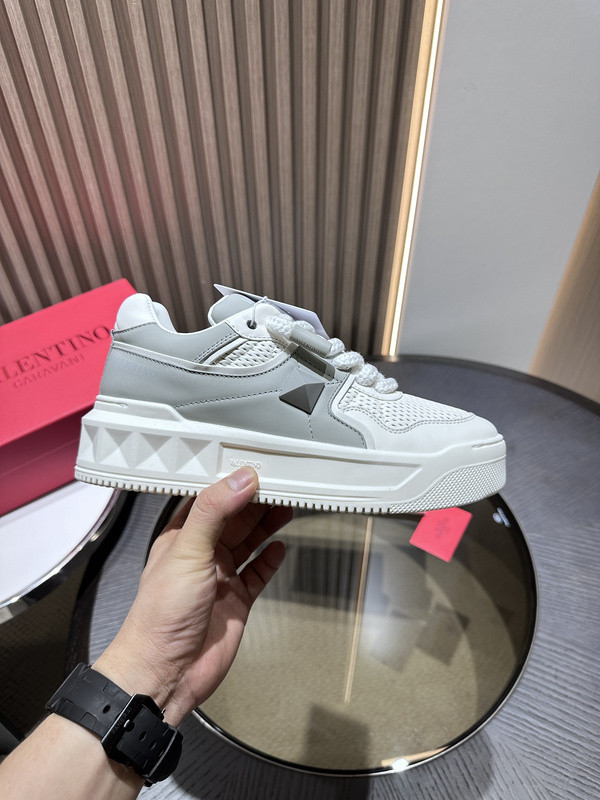 Va1e*ntin0 sneaker