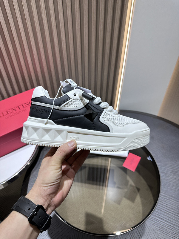 Va1e*ntin0 sneaker