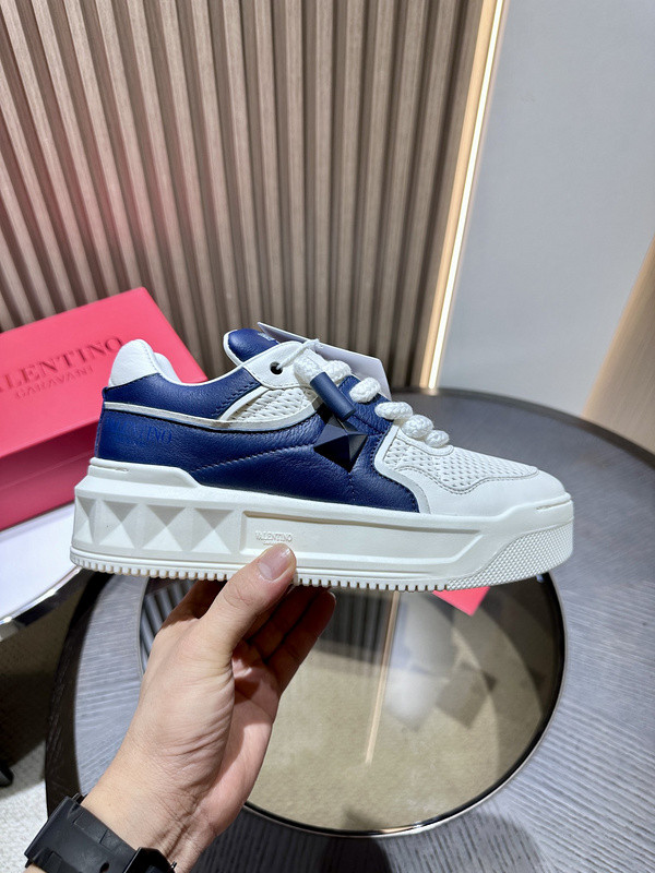 Va1e*ntin0 sneaker