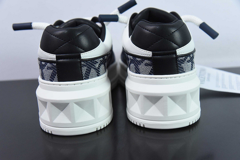 Va1e*ntin0 sneaker