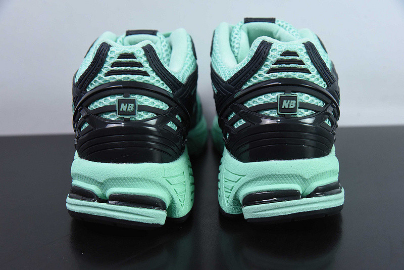 NEW BALANCE SNEAKER