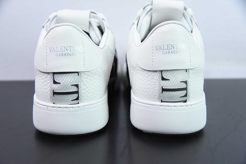 Va1e*ntin0 sneaker