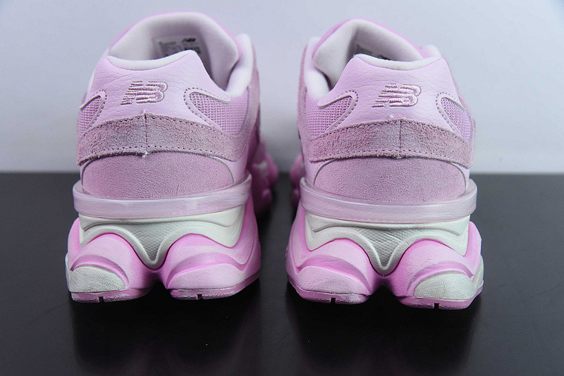 NEW BALANCE SNEAKER