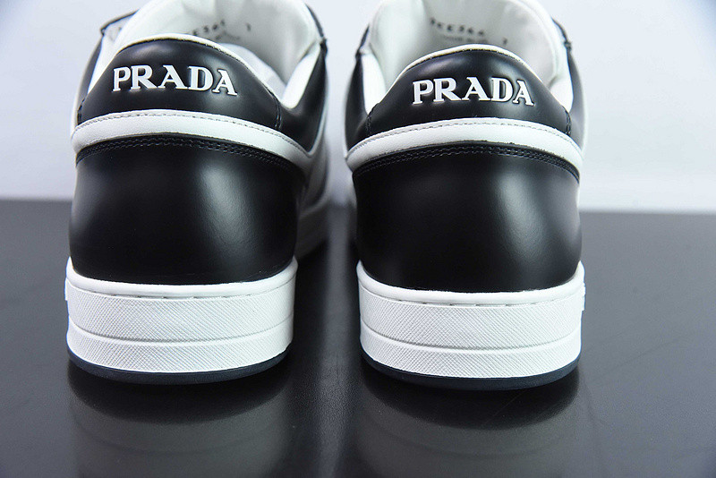 pr sneaker