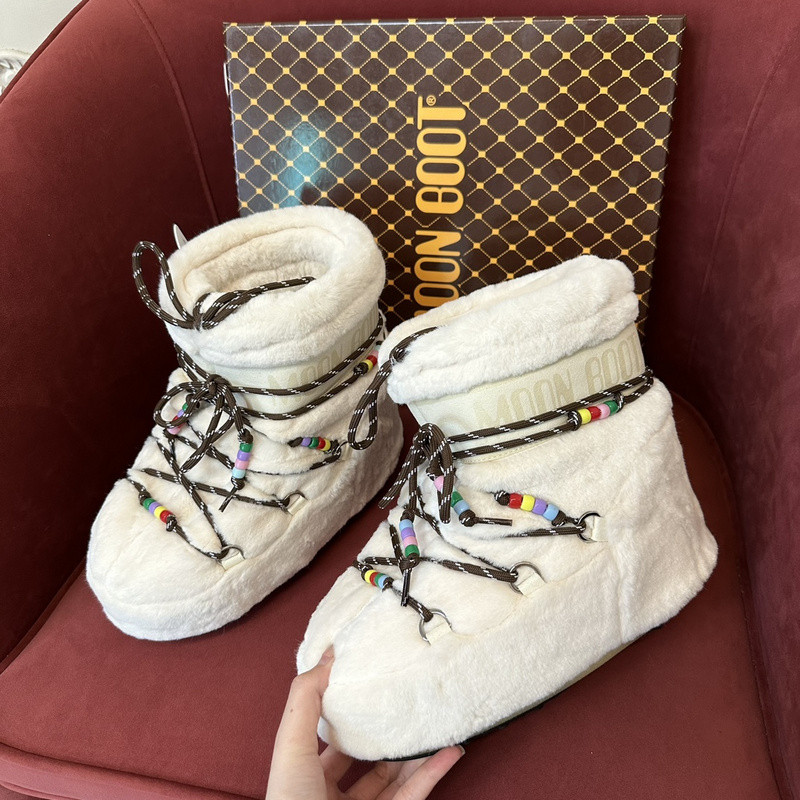 mOON bOOT