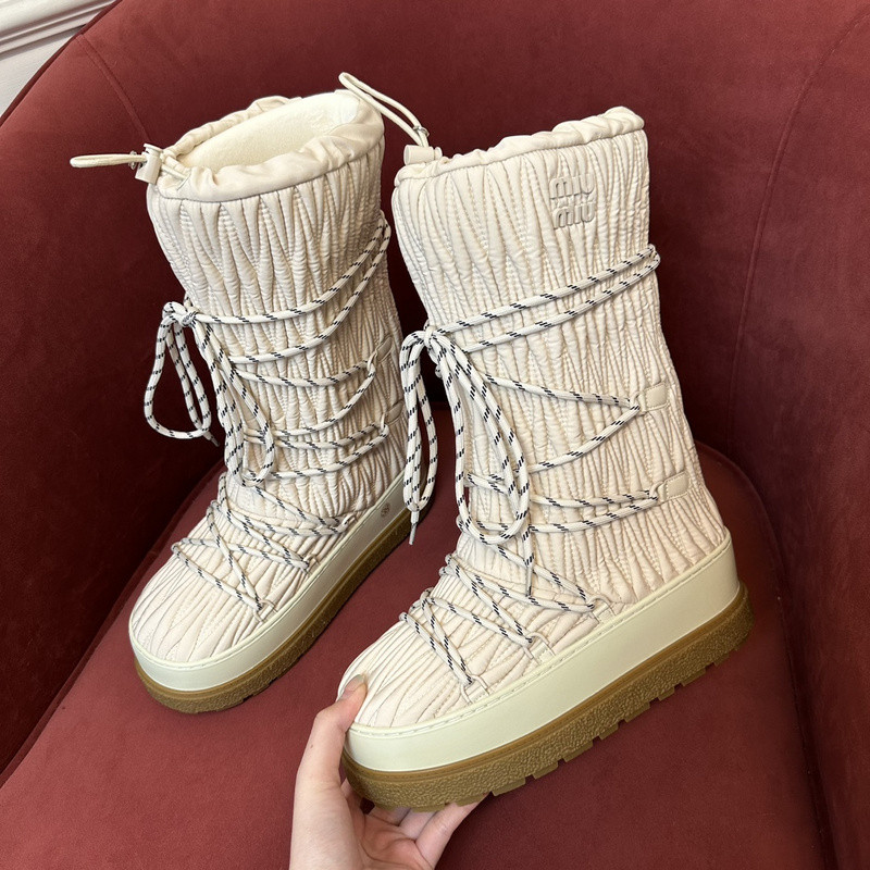 M1um1u sneaker