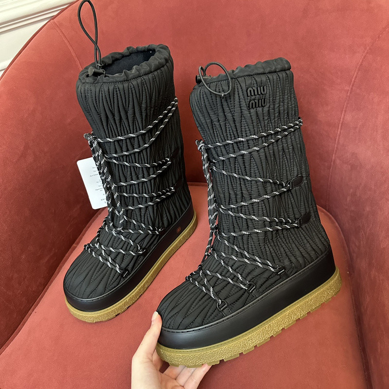 M1um1u sneaker