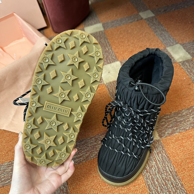 M1um1u sneaker
