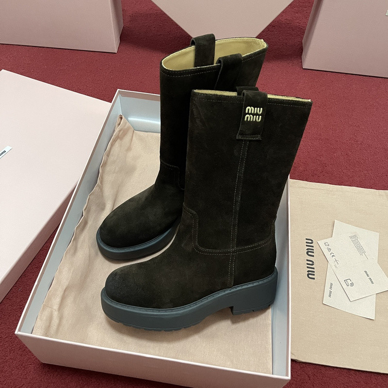 M1um1u sneaker