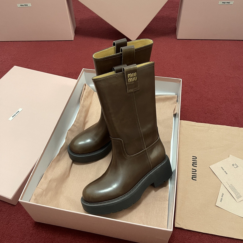 M1um1u sneaker