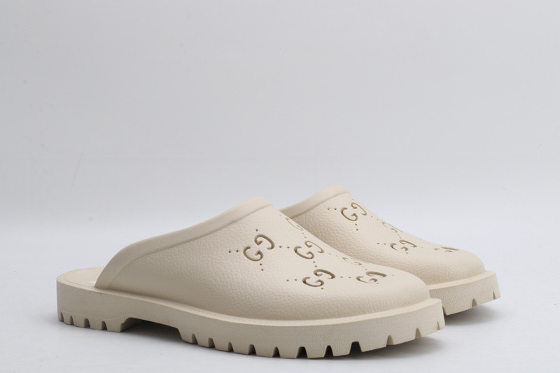 g*u*i sandals low