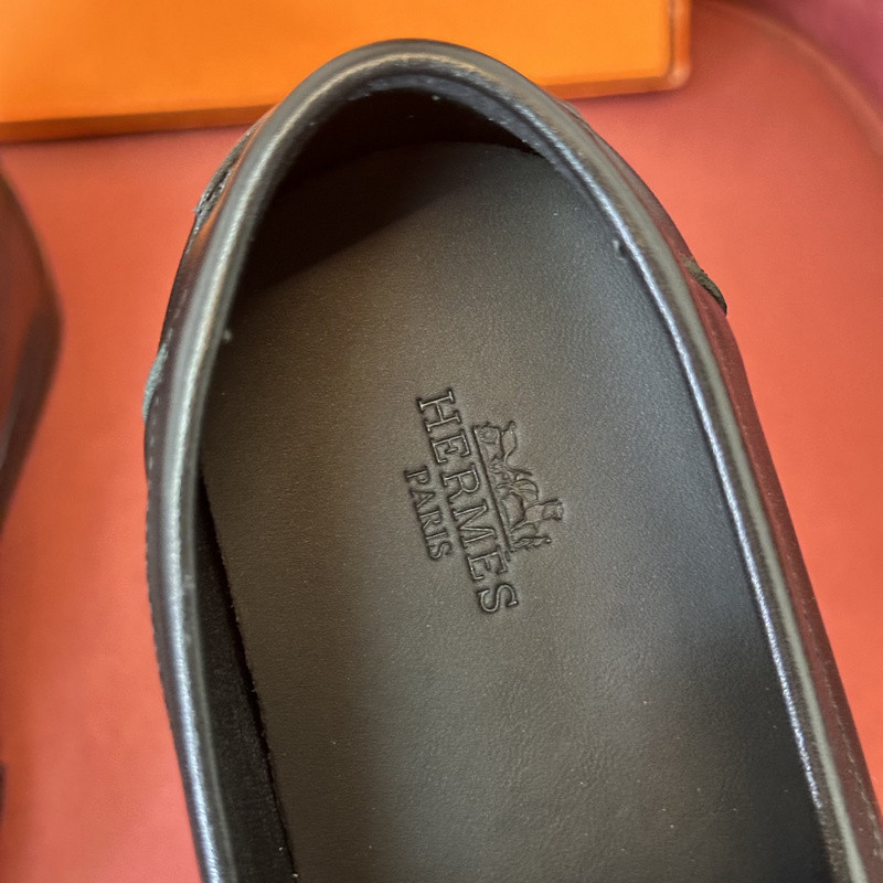 H**me5 sneaker