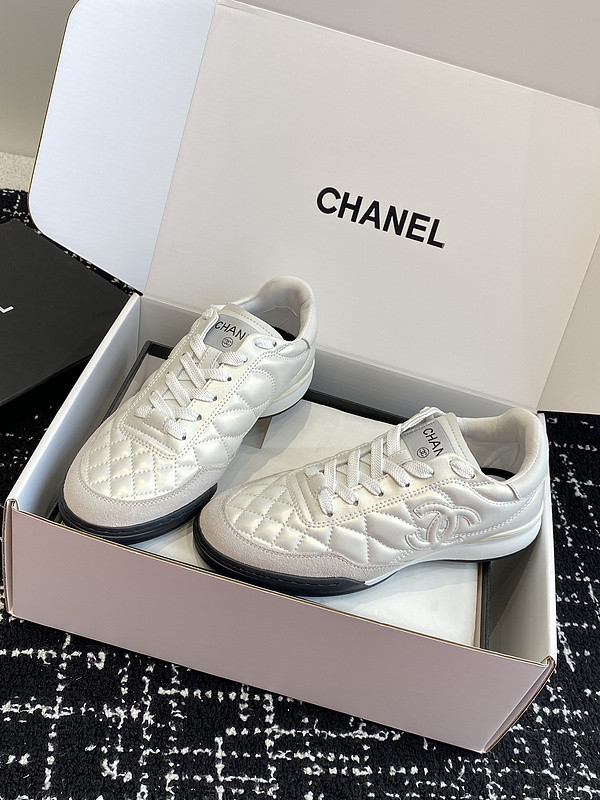 Ch**el sneaker