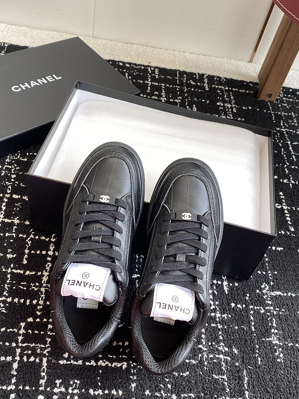 Ch**el sneaker