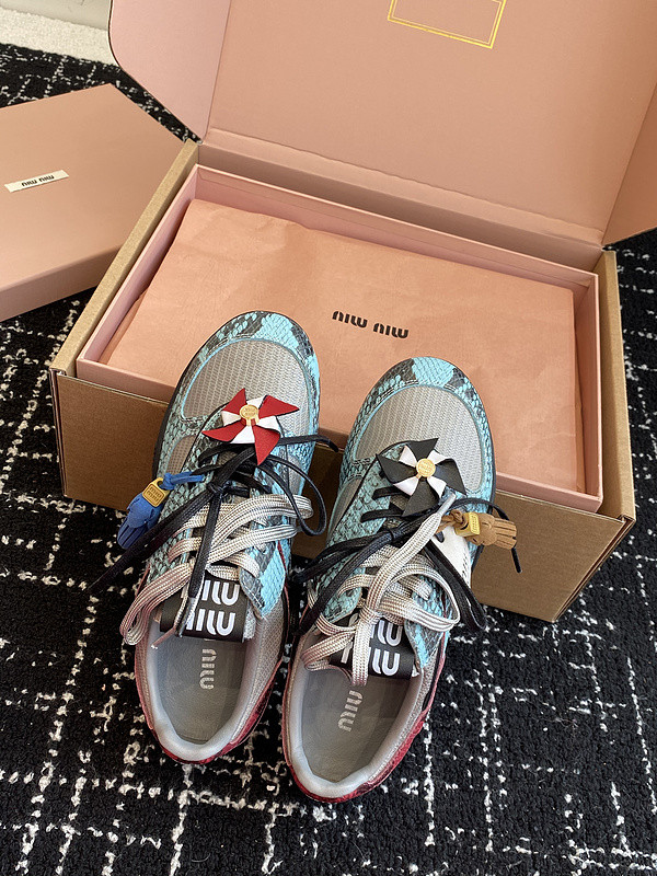 M1um1u sneaker