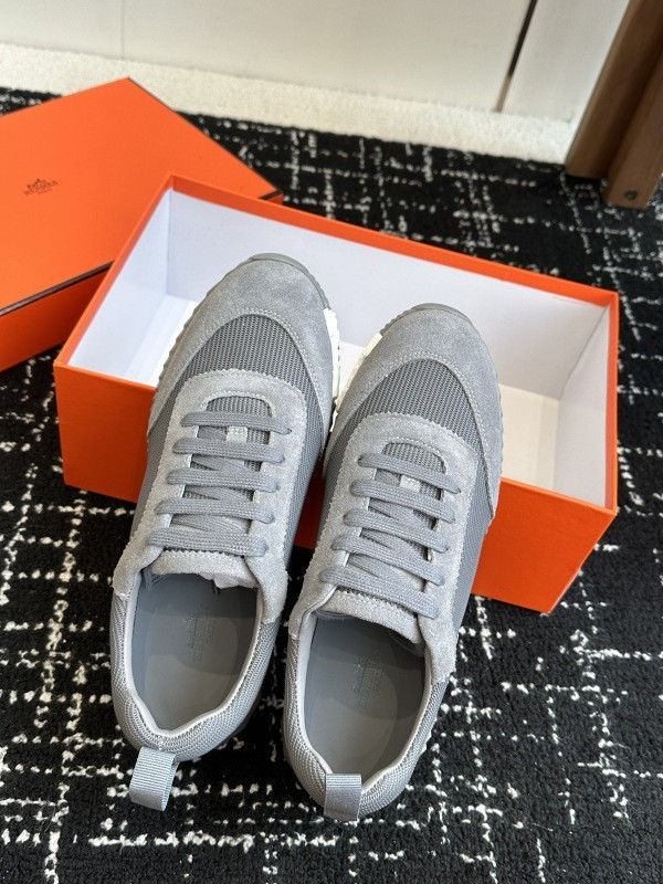 H**me5 sneaker