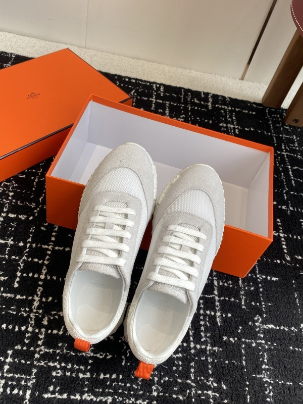 H**me5 sneaker