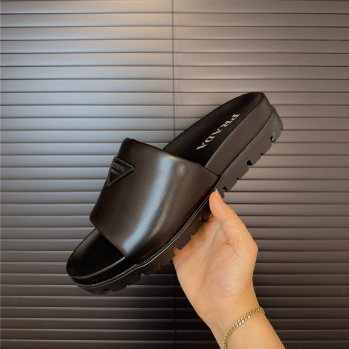 pra*a sandals