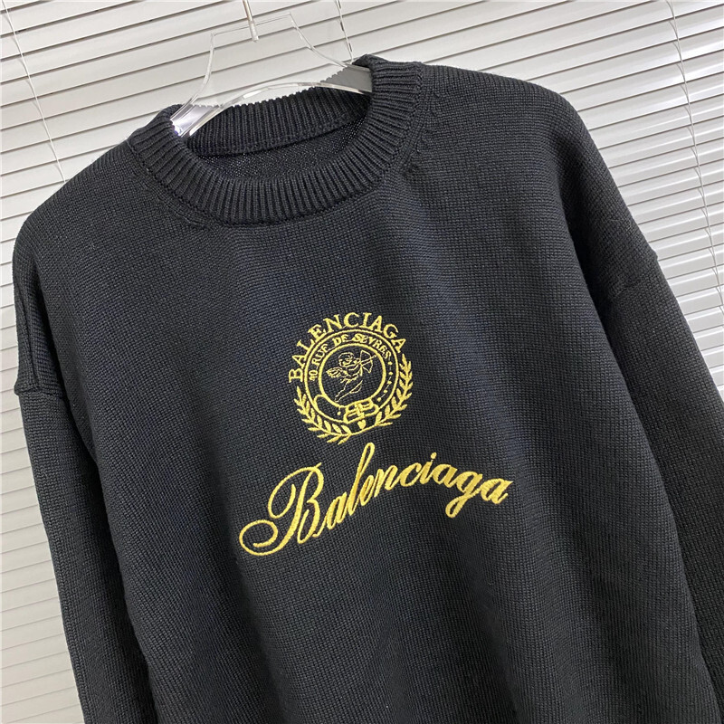 Ba1en*iaga clothes